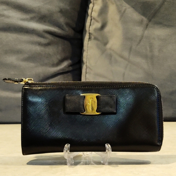 SALVATORE FERRAGAMO VARA RIBBON LEATHER CONTINENTAL L-SHAPED ZIP LONG WALLET EUC - Picture 3 of 17